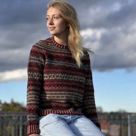 Westray Sweater, Farbe Aphrodite , von ERIBÉ Knitwear aus Schottland.