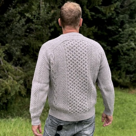 Nachhaltiger Aran Pullover aus reiner Geelong Schurwolle von Fisherman out of Ireland