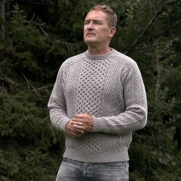 Nachhaltiger Aran Pullover aus reiner Geelong Schurwolle von Fisherman out of Ireland