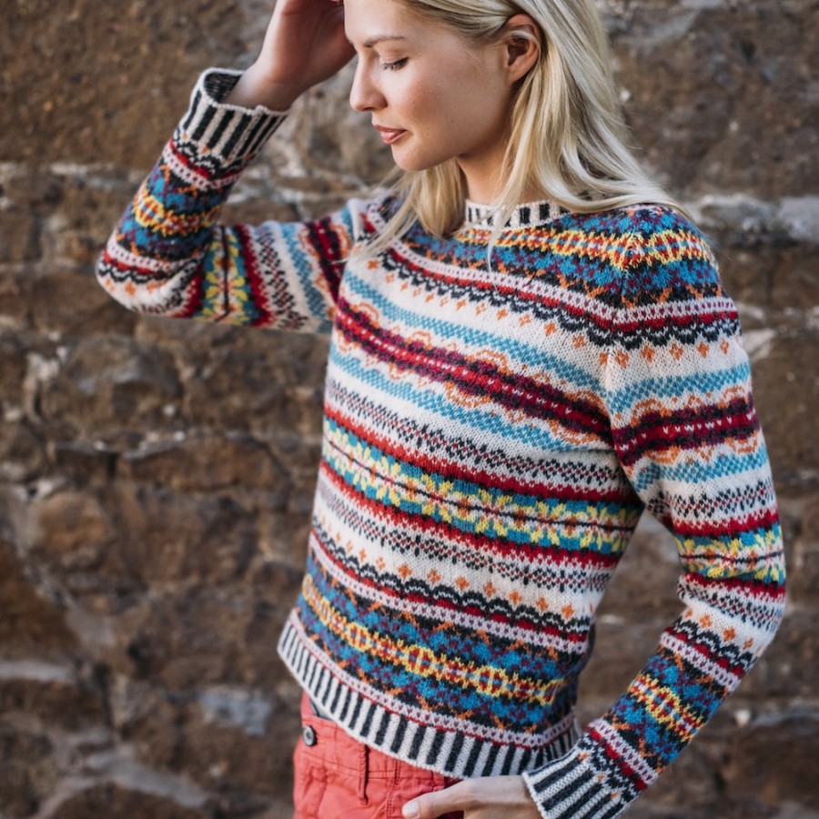 Westray Sweater, Farbe Firefly , von ERIBÉ Knitwear aus Schottland.