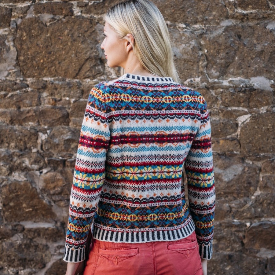 Westray Sweater, Farbe Firefly , von ERIBÉ Knitwear aus Schottland.