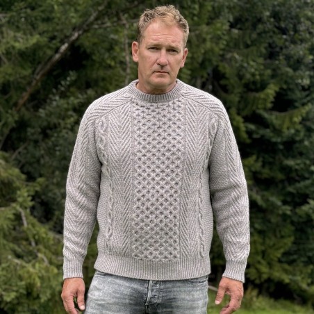 Nachhaltiger Aran Pullover aus reiner Geelong Schurwolle von Fisherman out of Ireland