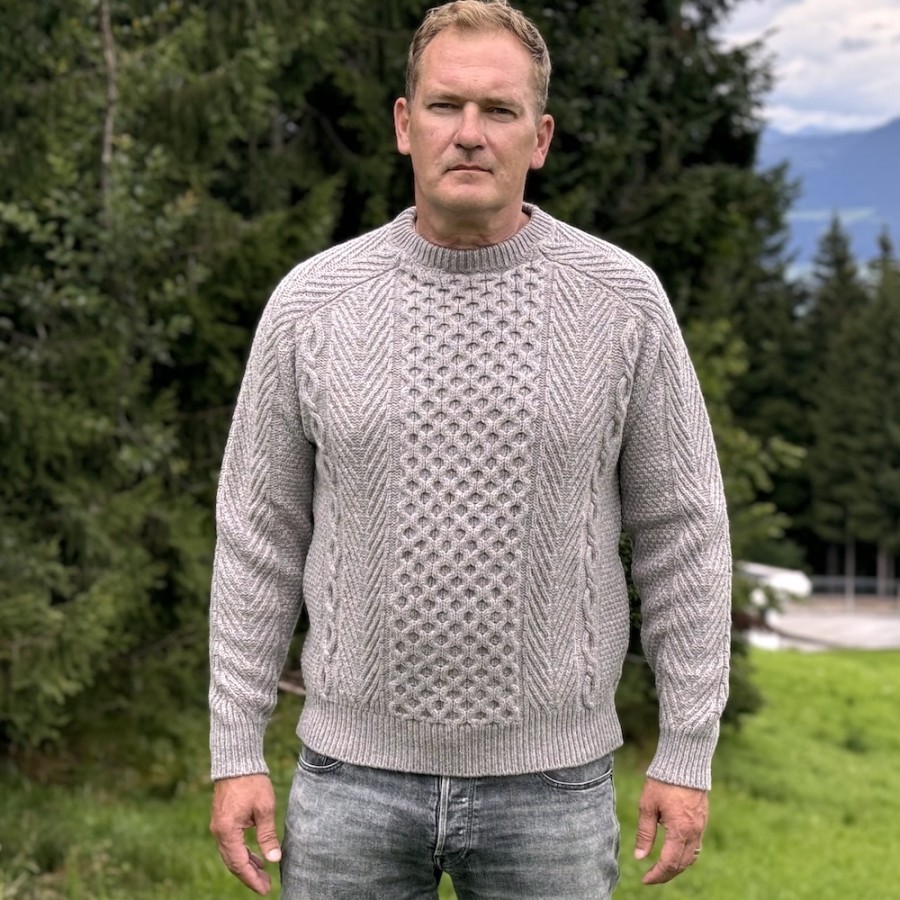 Nachhaltiger Aran Pullover aus reiner Geelong Schurwolle von Fisherman out of Ireland