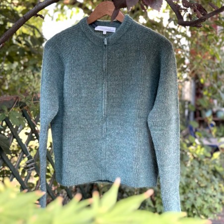 Mohair Cardigan mit Rundhalsausschnitt und Reißverschluss von Johnnylove aus Norwegen.