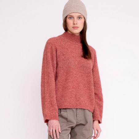 Mohair Pullover mit hohem aber halsfernen Kragen von JOHNNYLOVE aus Norwegen