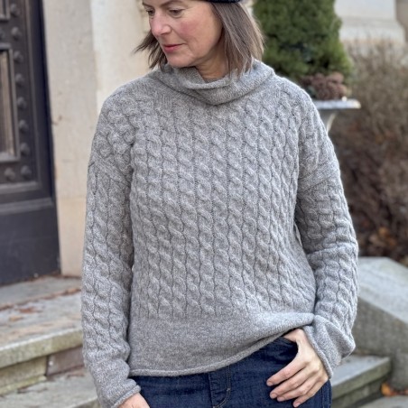 Sehr leichter und eleganter Damen-Pullover mit Zopfmuster aus Baby-Alpaka von Fisherman out of Ireland