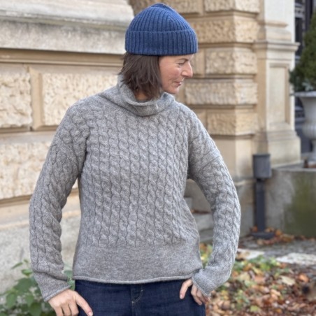 Sehr leichter und eleganter Damen-Pullover mit Zopfmuster aus Baby-Alpaka von Fisherman out of Ireland