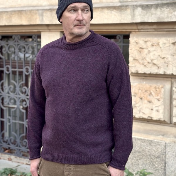 Raglan-Pulli von FISHERMAN aus Merinowolle und Kaschmir. Optimale Passform, ohne Bündchen und nachhaltig gestrickt.