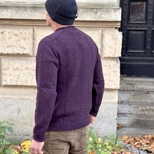 Raglan-Pulli von FISHERMAN aus Merinowolle und Kaschmir. Optimale Passform, ohne Bündchen und nachhaltig gestrickt.